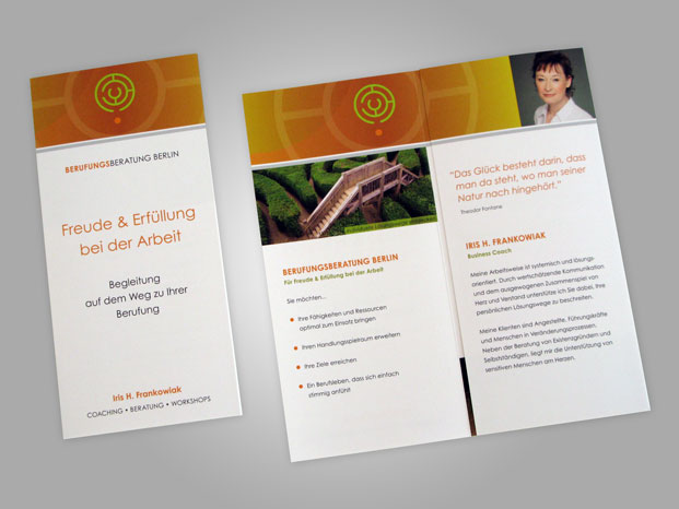 Konzept und Gestaltung eines A4-Folders fuer Berufungsberatung Berlin. Ansicht des Faltblattes